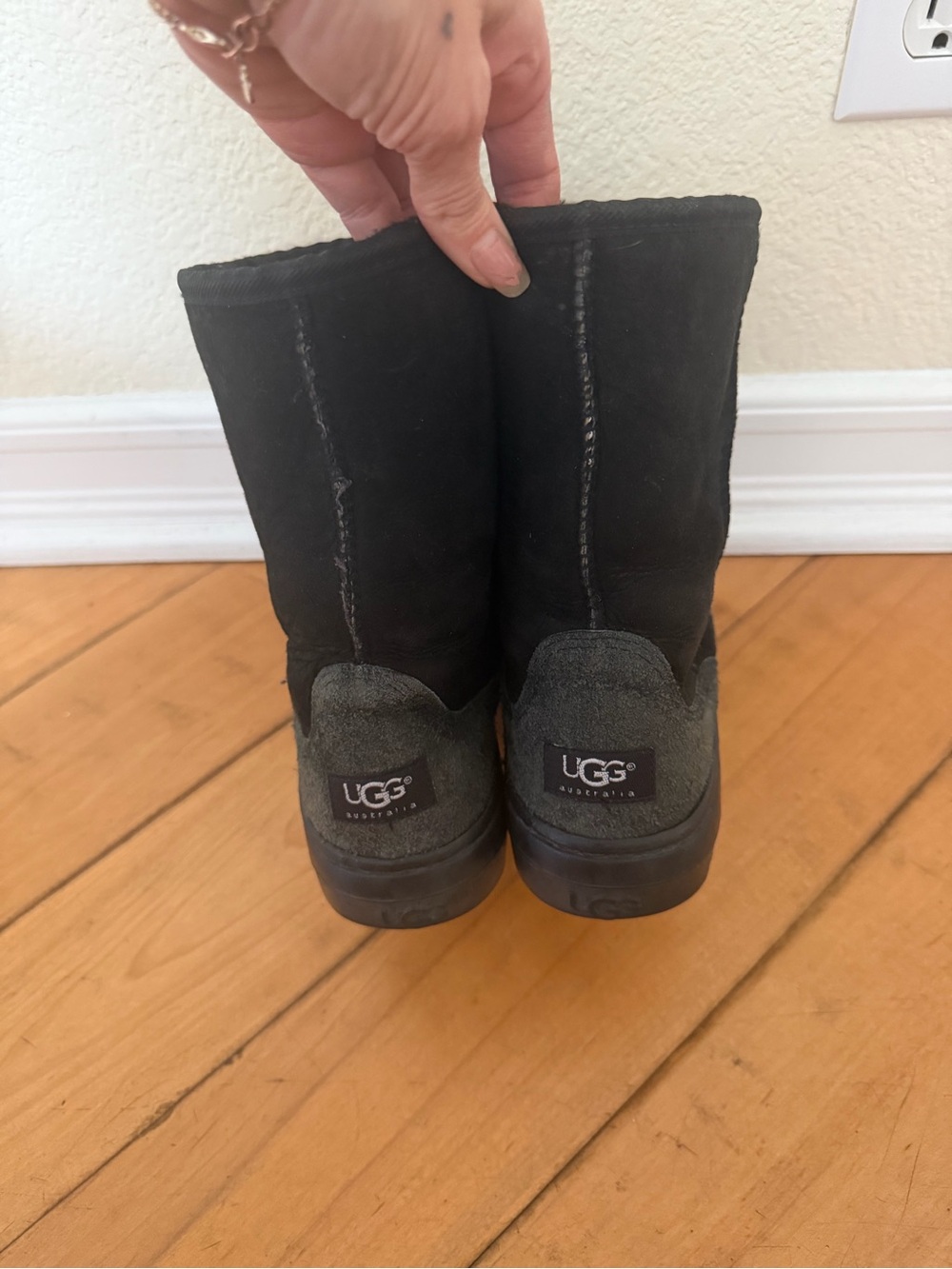 UGG women Short Classic Boot - Black